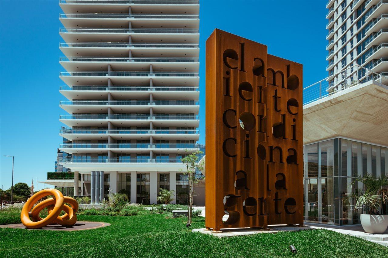 Sls Buenos Aires Puerto Madero Hotel ภายนอก รูปภาพ The sculpture in 2012