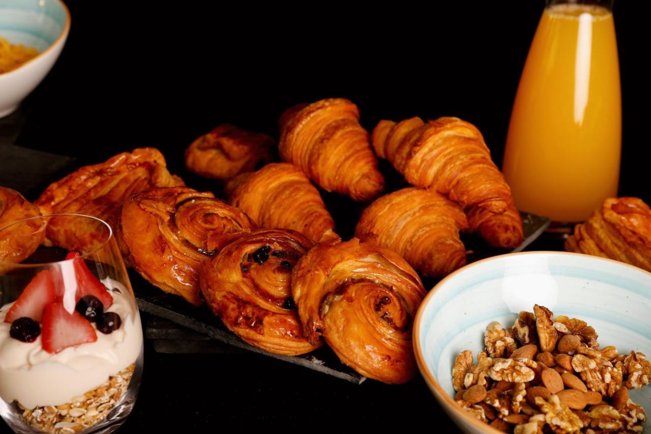Sls Buenos Aires Puerto Madero Hotel ภายนอก รูปภาพ Croissants