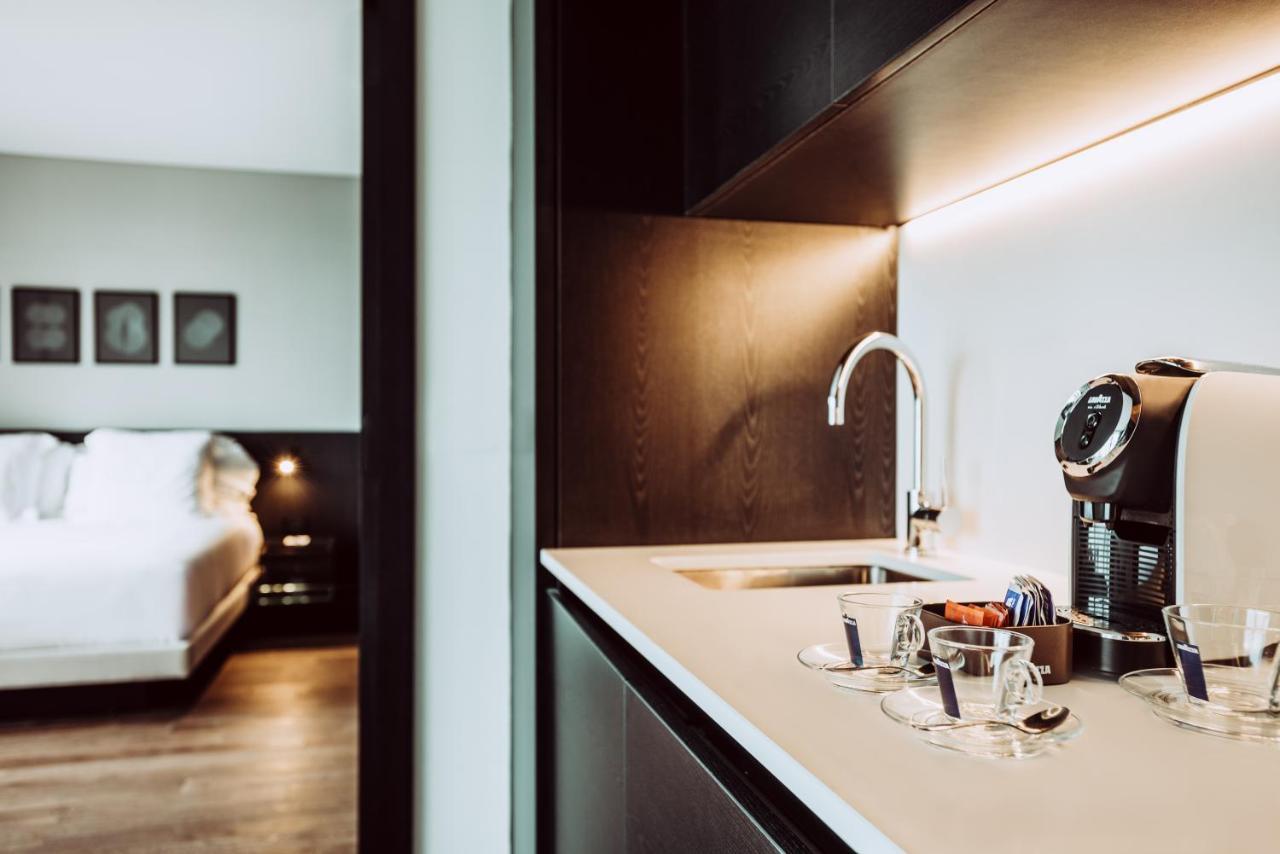Sls Buenos Aires Puerto Madero Hotel ภายนอก รูปภาพ A Nespresso machine in a hotel room