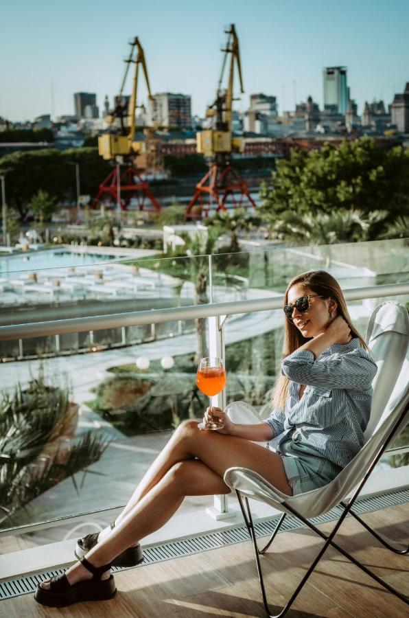 Sls Buenos Aires Puerto Madero Hotel ภายนอก รูปภาพ A woman drinking an Aperol Spritz