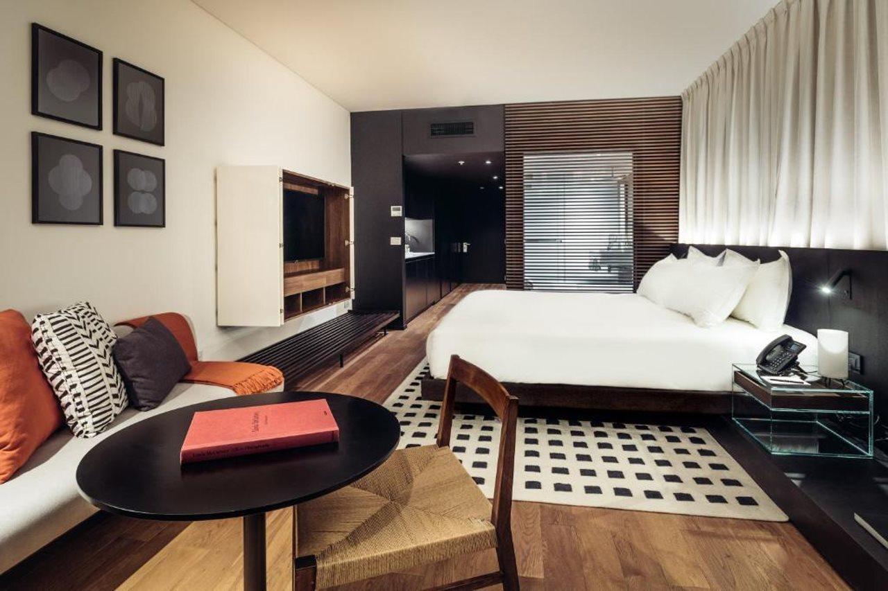 Sls Buenos Aires Puerto Madero Hotel ภายนอก รูปภาพ A room at the hotel