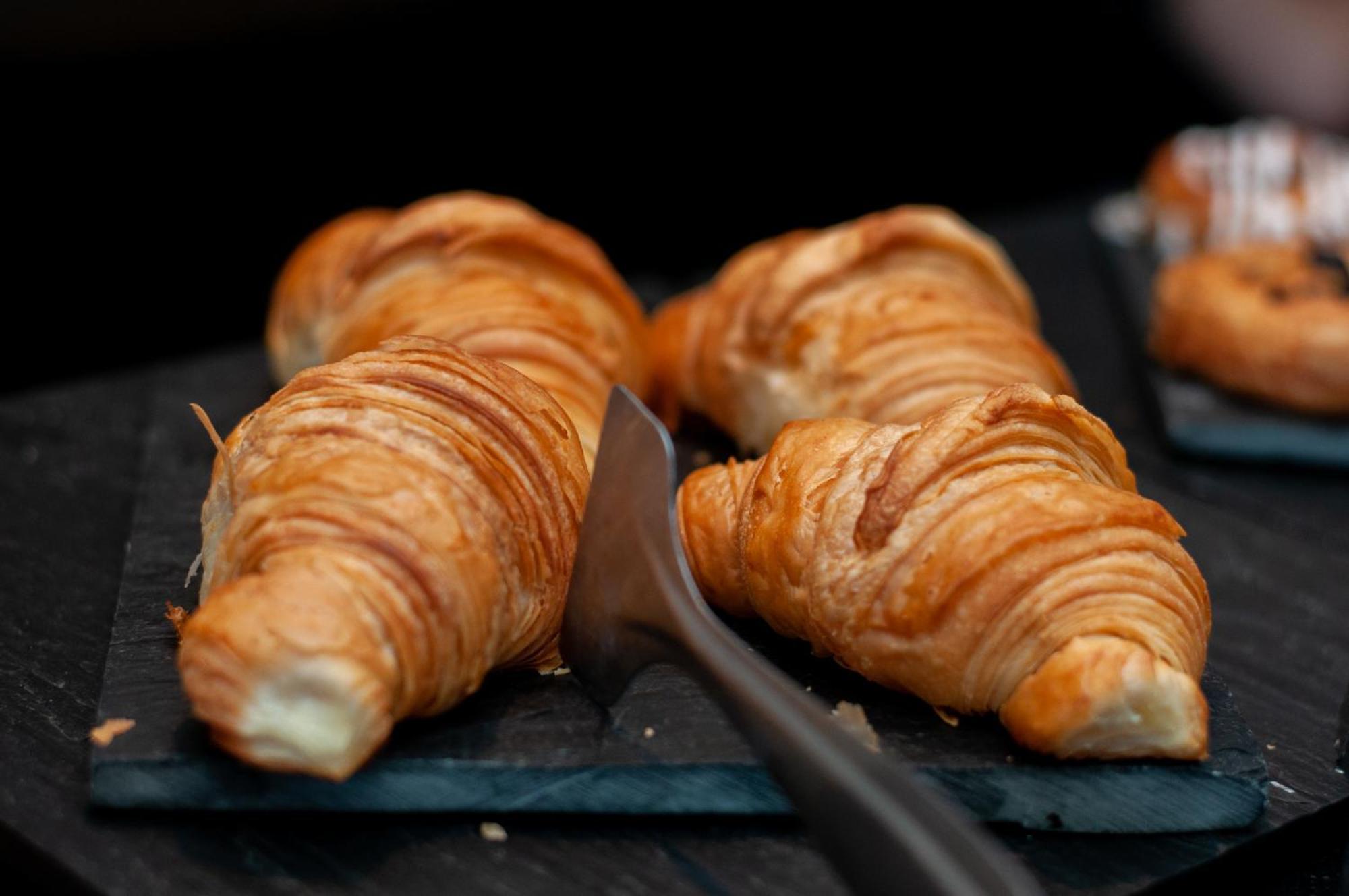 Sls Buenos Aires Puerto Madero Hotel ภายนอก รูปภาพ Croissants