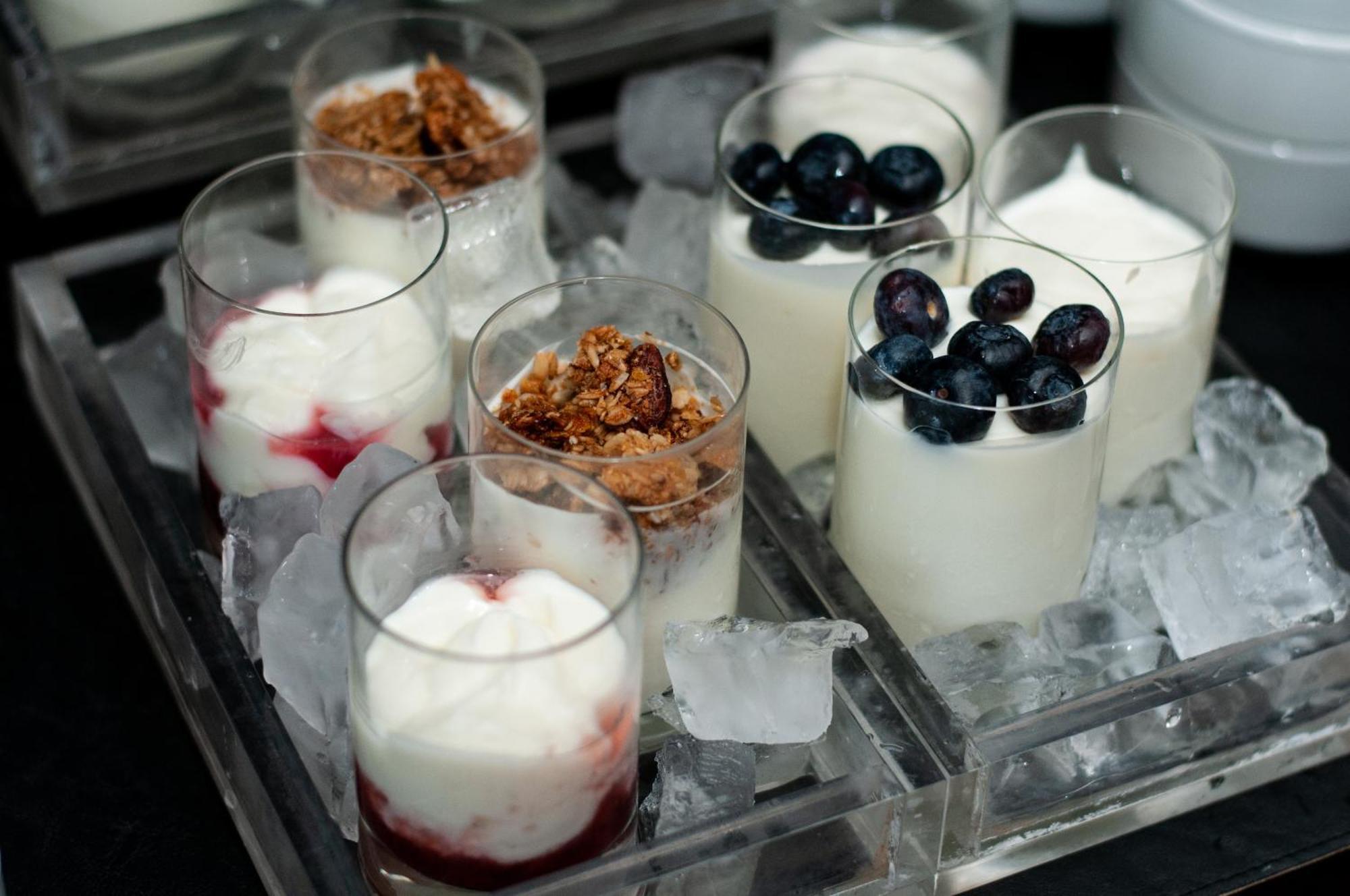 Sls Buenos Aires Puerto Madero Hotel ภายนอก รูปภาพ Yogurt with fruit