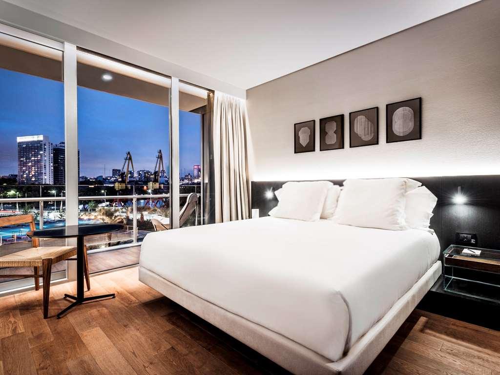 Sls Buenos Aires Puerto Madero Hotel ห้อง รูปภาพ A bedroom at the London Edition