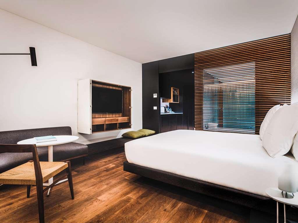 Sls Buenos Aires Puerto Madero Hotel ห้อง รูปภาพ A room at the hotel