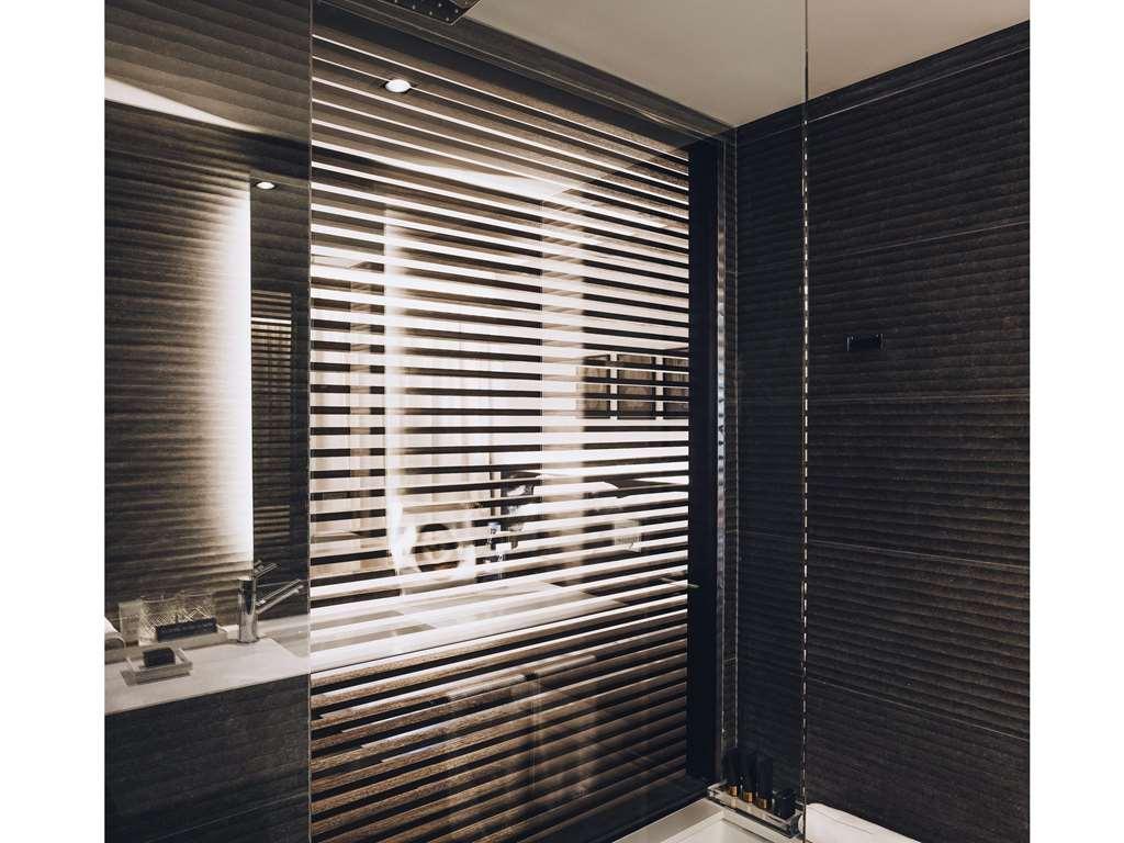 Sls Buenos Aires Puerto Madero Hotel ห้อง รูปภาพ A shower enclosure with a fixed glass panel