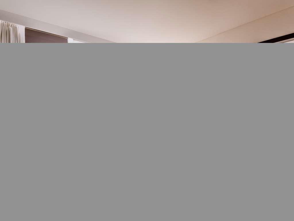 Sls Buenos Aires Puerto Madero Hotel ภายนอก รูปภาพ A 2D image with a Gaussian blur applied